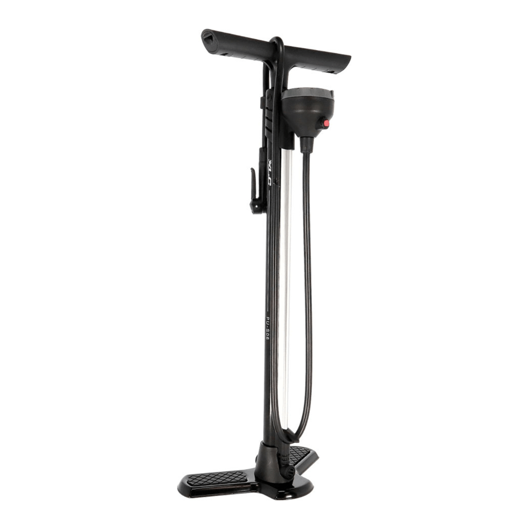Zwarte XLC PU-S06 vloerpomp met digitale manometer en 11 bar druk, zichtbaar in de afbeelding.
