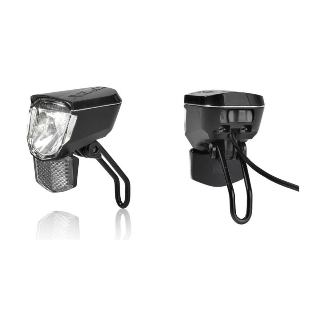 Zwarte XLC led koplamp met verstelbare band en heldere verlichting voor fietsers.