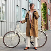 Weathergoods Sweden Imbris regenjas voor dames, waterdicht en drielaags, getoond op een model in een buitenomgeving