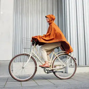 Weathergoods Sweden poncho Imbris waterdicht, gemaakt van 100% gerecycled materiaal, zichtbaar in de afbeelding.