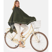 Damesponcho van Weathergoods Sweden, waterdicht en gemaakt van 100% gerecyclede materialen, ideaal voor nat weer.
