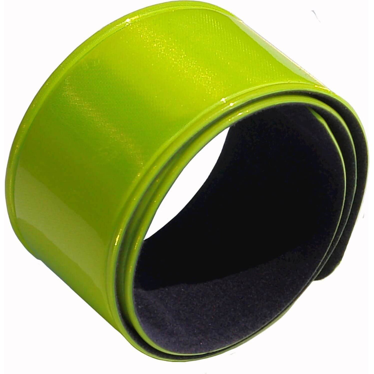 Geslaagde veiligheid armband van Ikzi met reflecterende details, geschikt voor zichtbaarheid in het donker.