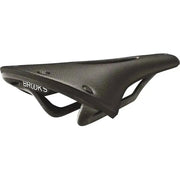 Brooks Fietszadel C13 Carved Cambium All Weather zwart op stadsfiets of e-bike, comfortabel en duurzaam, met carved ontwerp en all-weather afwerking
