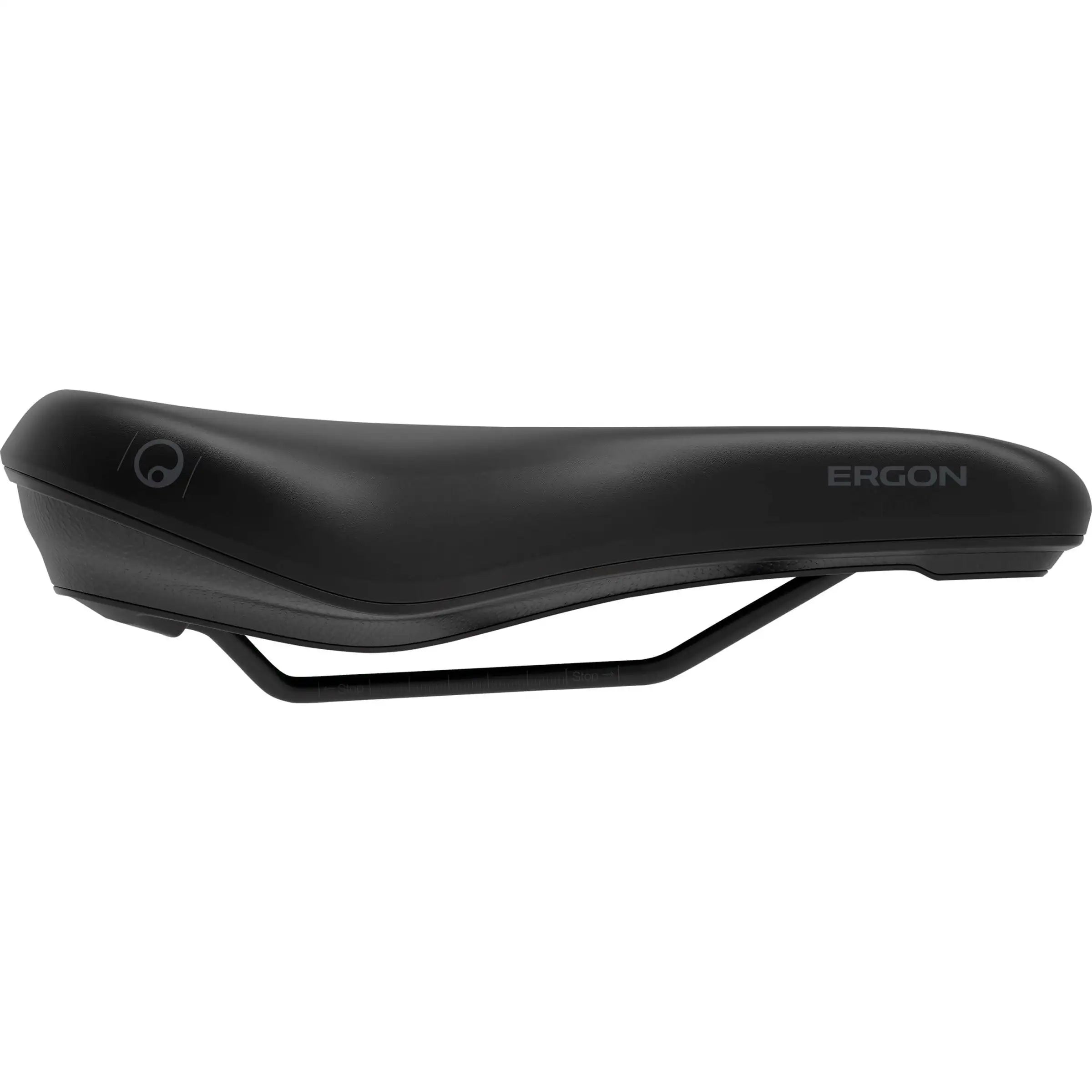 Zwart Ergon Sc Core heren fietszadel voor stadsfietsen en e-bikes, comfortabel en ergonomisch ontworpen.