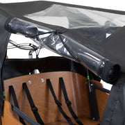 Babboe bakfietshoes met zwart PVC regenhoes voor de Babboe Regentent Go, waterdicht en beschermend voor de bakfiets.