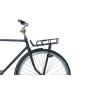 Basil Portland voordrager voor 26/28 inch fietsen, zwart aluminium met opstaande rand voor extra bescherming.