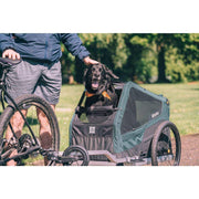 Burley Bark Ranger hondenfietskar in zwart en blauw, inklapbaar en geschikt voor honden, zichtbaar in de afbeelding.