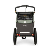 Burley D'lite X enkele kinderfietskar in sage groen en charcoal grijs, geschikt voor één kind, voor fietsen en vervoer.