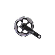 Sram Force1 GXP 11-speed racefietskrukset met 42T kettingblad, zwart en robuust, zichtbaar met aandrijfsysteem en ketting.