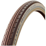 CST Tradition buitenband 28x1.75 met reflecterende lijnen voor stadsfiets, beige rubber band met profiel en reflectie.