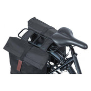 Basil City dubbele fietstas, bruin, 28-32 liter, geschikt voor dubbele fietsdragers, 30x18x49 cm, waterbestendig en stevig
