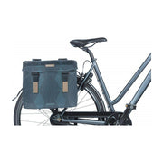 Basil Elegance dubbele fietstas, groene kleur, geschikt voor 40-49 liter, met Mik systeem, voor stevige fietsbagage.