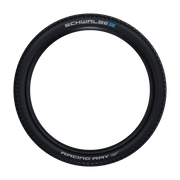 Zwarte Schwalbe Racing Ray MTB vouwband 26x2.25 inch, geschikt voor snelheid en grip op terrein.