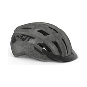 Blauwe MET MTB helm Allroad Mips met verstelbare pasvorm en ventilatiegaten voor veilig fietsen op alle terreinen.
