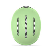 Zwarte MET Vibe E-bike helm met USB LED-achterlicht en verstelbare pasvorm voor fietsers.