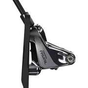 Zijaanzicht van de Sram Rival 1-fm hydro Db shifters voor 11-speed, met remgrepen en bedieningsknoppen in zwart.