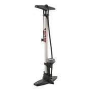 Simson hogedrukpomp met manometer, compacte waterdrukpomp voor tuin en tuinieren, zichtbaar met drukmeter en slangenaansluiting.