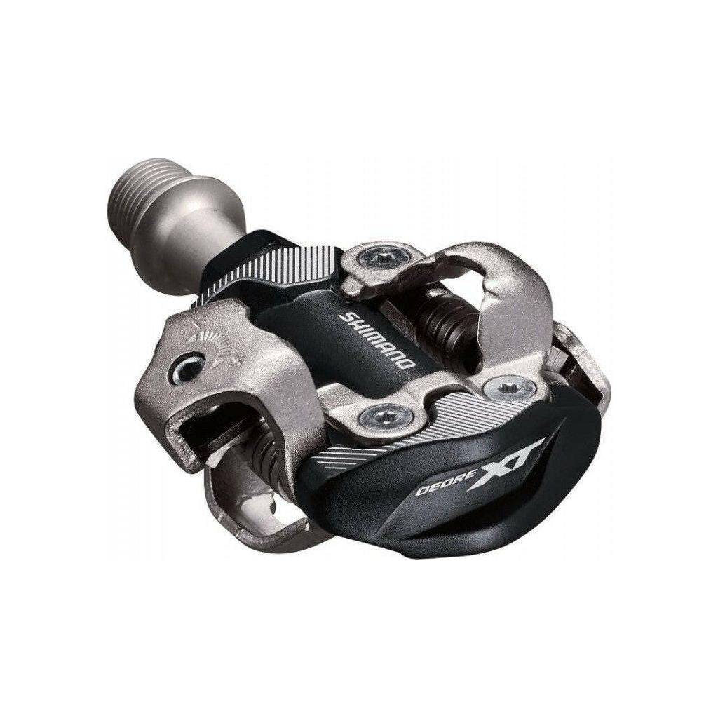 Shimano Deore XT PD-M8100 MTB pedalen met dubbele SPD-clip en SM-SH51 cleats, geschikt voor mountainbikes.