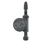 Digitale SKS Airspy TL ventieldrukmeter voor tubeless banden, zichtbaar op de 74mm lange bandenspanningsmeter.