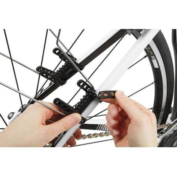 Zwarte M-Wave Mud Max Race QR 33 Ext spatbordenset voor fietsen, beschermt tegen modder en water tijdens het rijden.