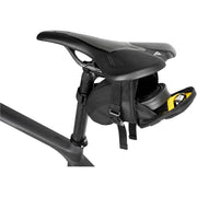 Topeak Aero WP zadeltas bevestigd aan een fiets, stevige waterdichte tas voor accessoires en gereedschap.