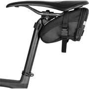 Topeak Aero WP zadeltas bevestigd aan een fiets, waterdichte fietszadeltas met stevige bevestiging en ruime opbergcapaciteit