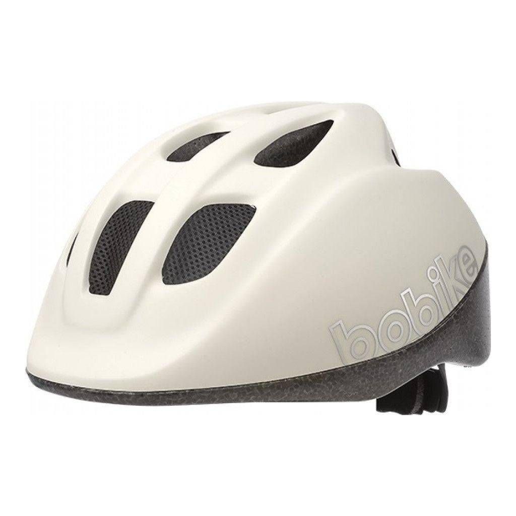 Kinderenfietshelm van Bobike, lichtgewicht en veilig, met verstelbare band voor comfortabele pasvorm.
