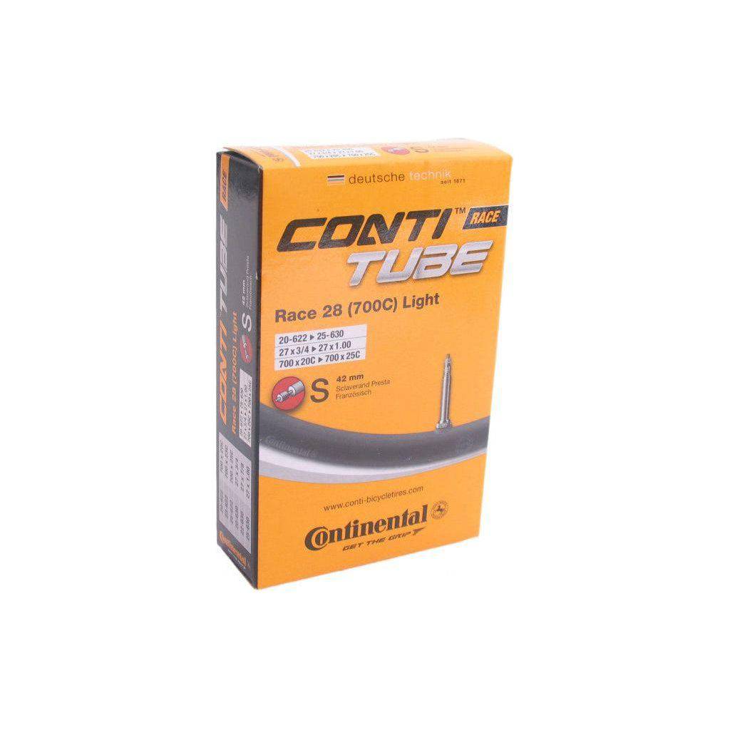 Continental 28 inch Race Light binnenband, geschikt voor 18-622 tot 32-630, ligt plat en toont het ventiel op de fiets.