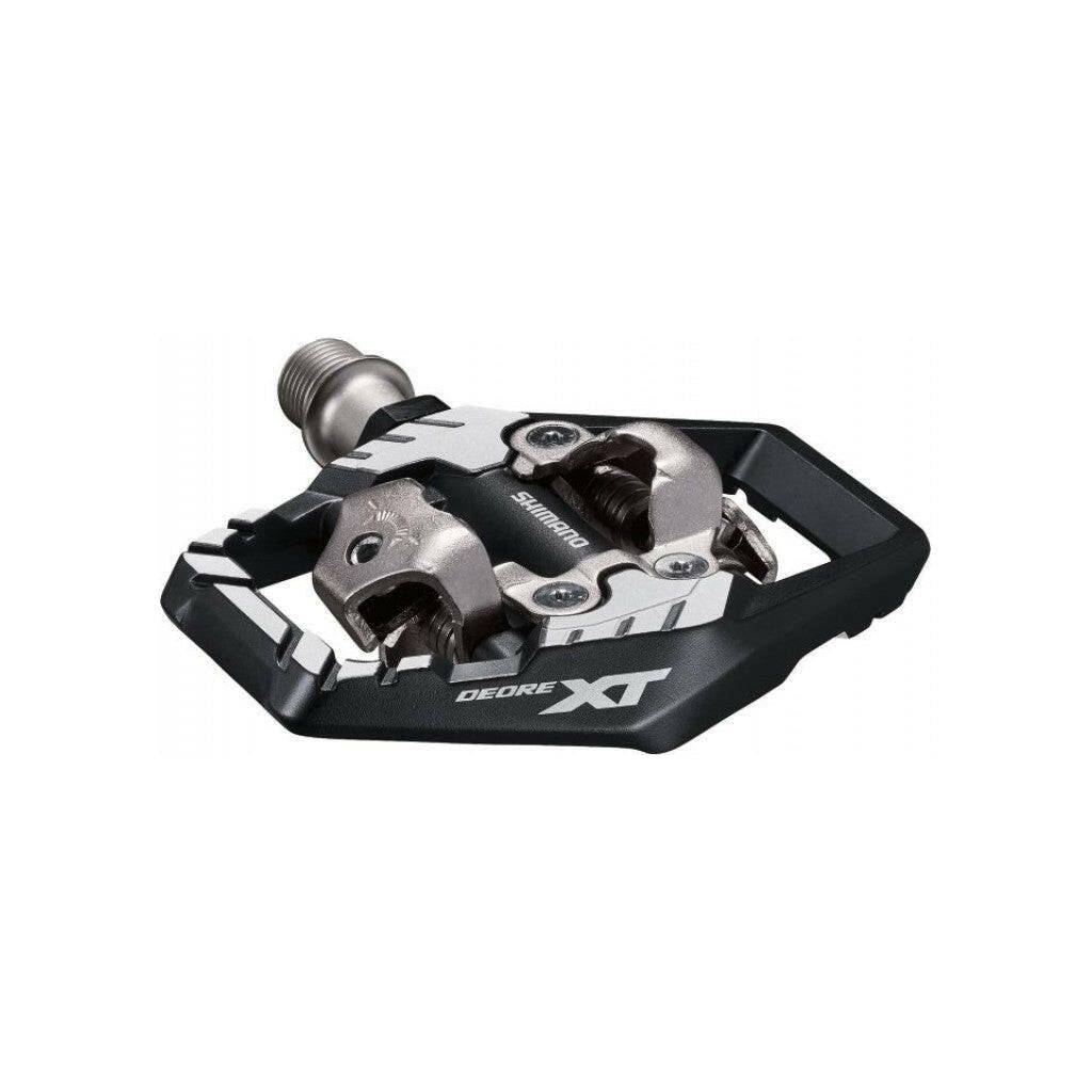 Shimano Deore Xt PD-M8120 MTB pedalen, dubbelzijdig SPD-pedaalset voor mountainbiken op een witte achtergrond