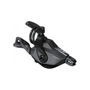 Shimano Deore XT SL-M8100 12-speed Rapidfire Plus shifter rechts, close-up van de bediening voor racefiets.