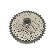 Shimano Deore XT CS-M8000 11-speed cassette met metalen tanden en zwart metalen behuizing, geschikt voor mountainbikes.