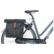 Dubbele Basil City fietstas voor 28-32 liter, universeel ophangsysteem, zwarte waterbestendige fietstassen voor bagage.