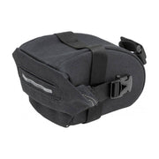 Zwarte New Looxs sport zadeltas van 0,9 liter, waterafstotend materiaal, geschikt voor fietsers en actieve reizigers.