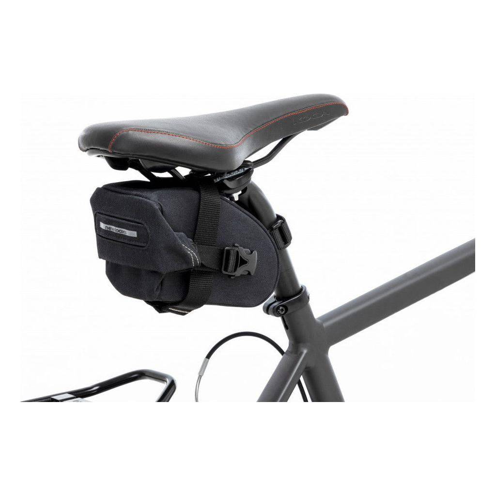 New Looxs Sports Saddle Bag Zadeltas 0,9 Liter 17 X 10 X 9 Cm - Zwart - Le Coq Wielerartikelen