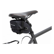Zwarte New Looxs sport zadeltas van 0,9 liter waterdicht, geschikt voor fietsen of sportactiviteiten.