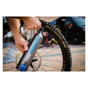 Schwalbe tubeless pompkraantje voor banden, compacte Schwalbe Tire Booster voor het oppompen van tubeless banden.