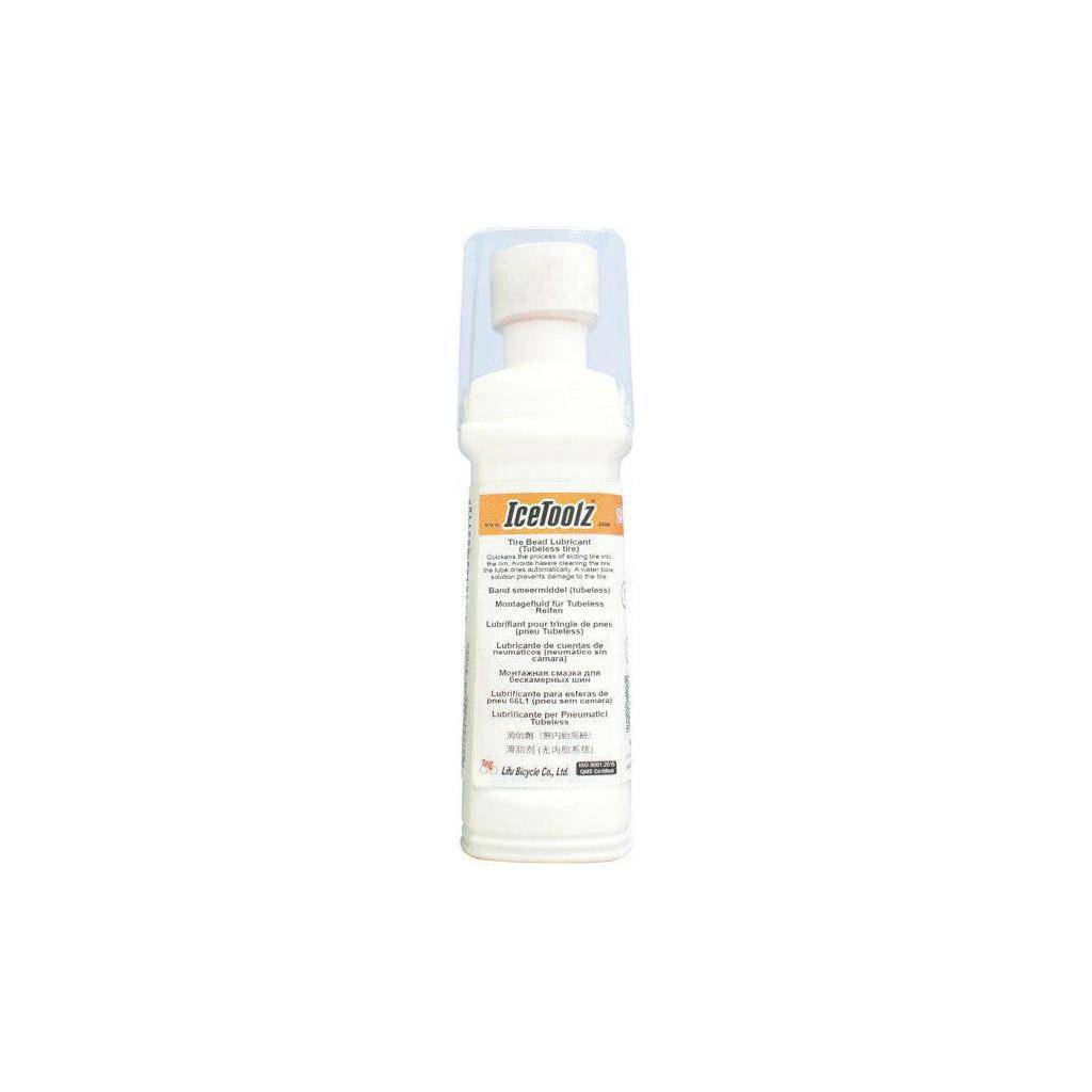 Icetoolz Tubeless Band Montagevloeistof 66L1, 100 ml flesje voor naadloze bandmontage en lekpreventie in banden.