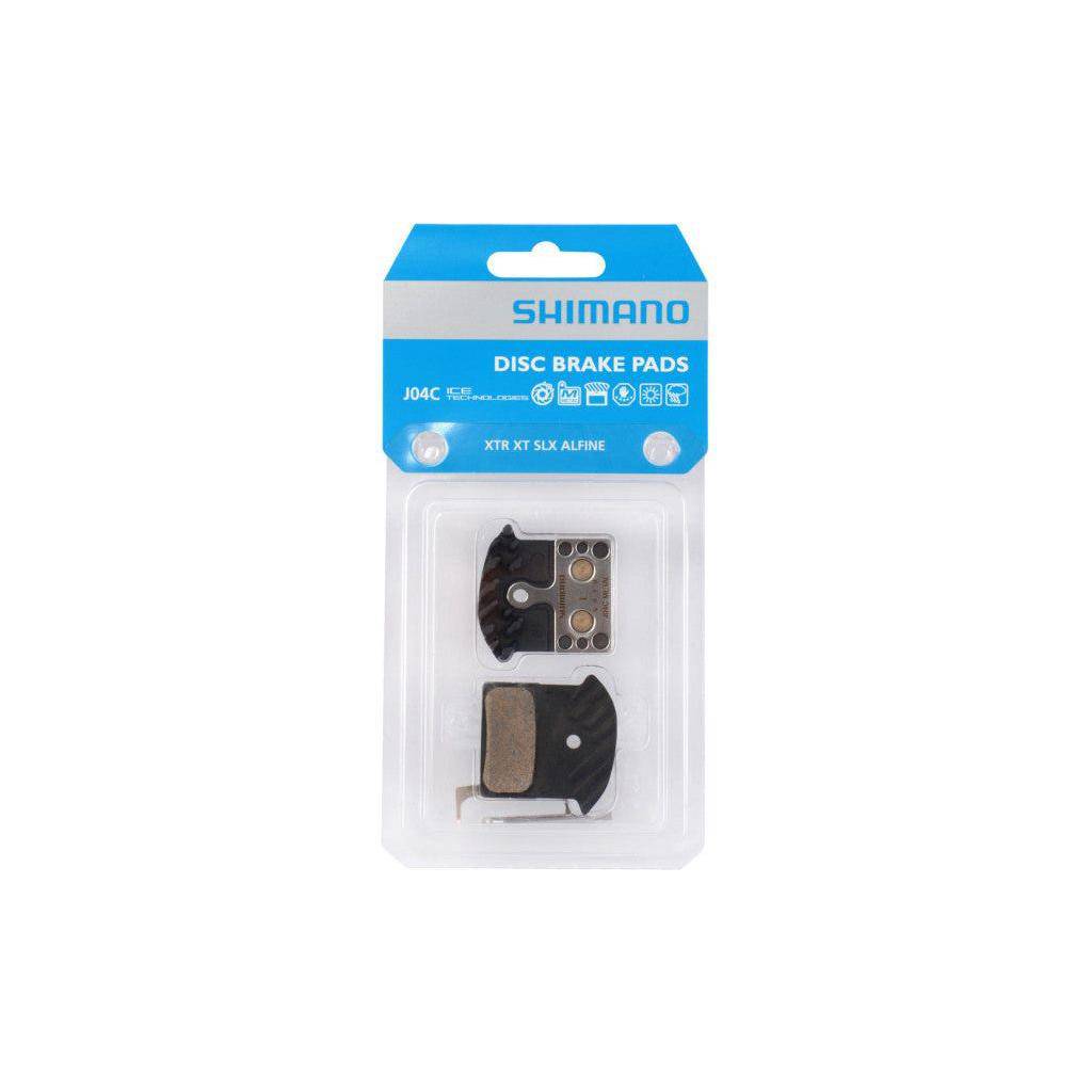 Shimano J04C schijfremblokset met metalen remblokken en koelvinnen voor XTR, XT, SLX en Alfine fietsen, zichtbaar in de afbeelding.