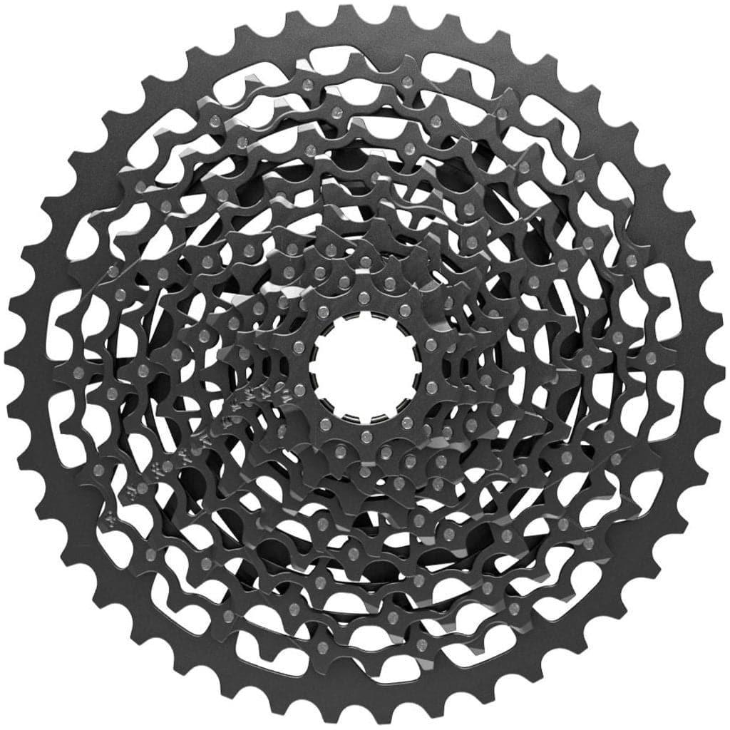 Zwarte Sram Xg1150 11-speed cassette met 10-42T tandwielen voor mountainbikes, gelegd op een achtergrond.