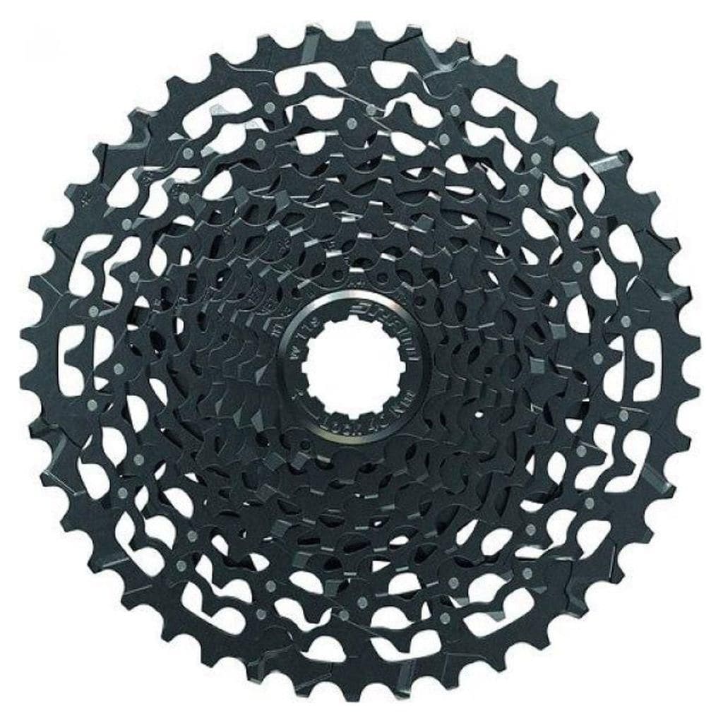 Zwarte Sram PG1130 11-speed cassette met 11-42T tandwielen voor mountainbikes en racefietsen.
