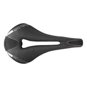 Zwart Selle Italia Max Flite Gel Superflow racefiets- en MTB-zadel met titanium rails en geventileerd ontwerp.