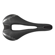 Zwarte Selle Italia Max SLR Gel Superflow titanium racefiets- en MTB-zadel, ergonomisch ontwerp voor comfort en prestaties.