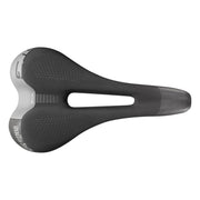 Zwart Selle Italia St3 Superflow S3 racefiets- en MTB-zadel met comfortabele vorm en ademend ontwerp voor lange ritten.