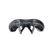 Selle Italia Flite Boost TM racefiets en MTB zadel met mangaanrails, zwart en rood, zichtbaar op de afbeelding.