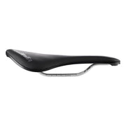 Zwart Selle Italia Novus Evo Boost Superflow L3 racefiets- en MTB-zadel met titanium Rails, zichtbaar op de afbeelding
