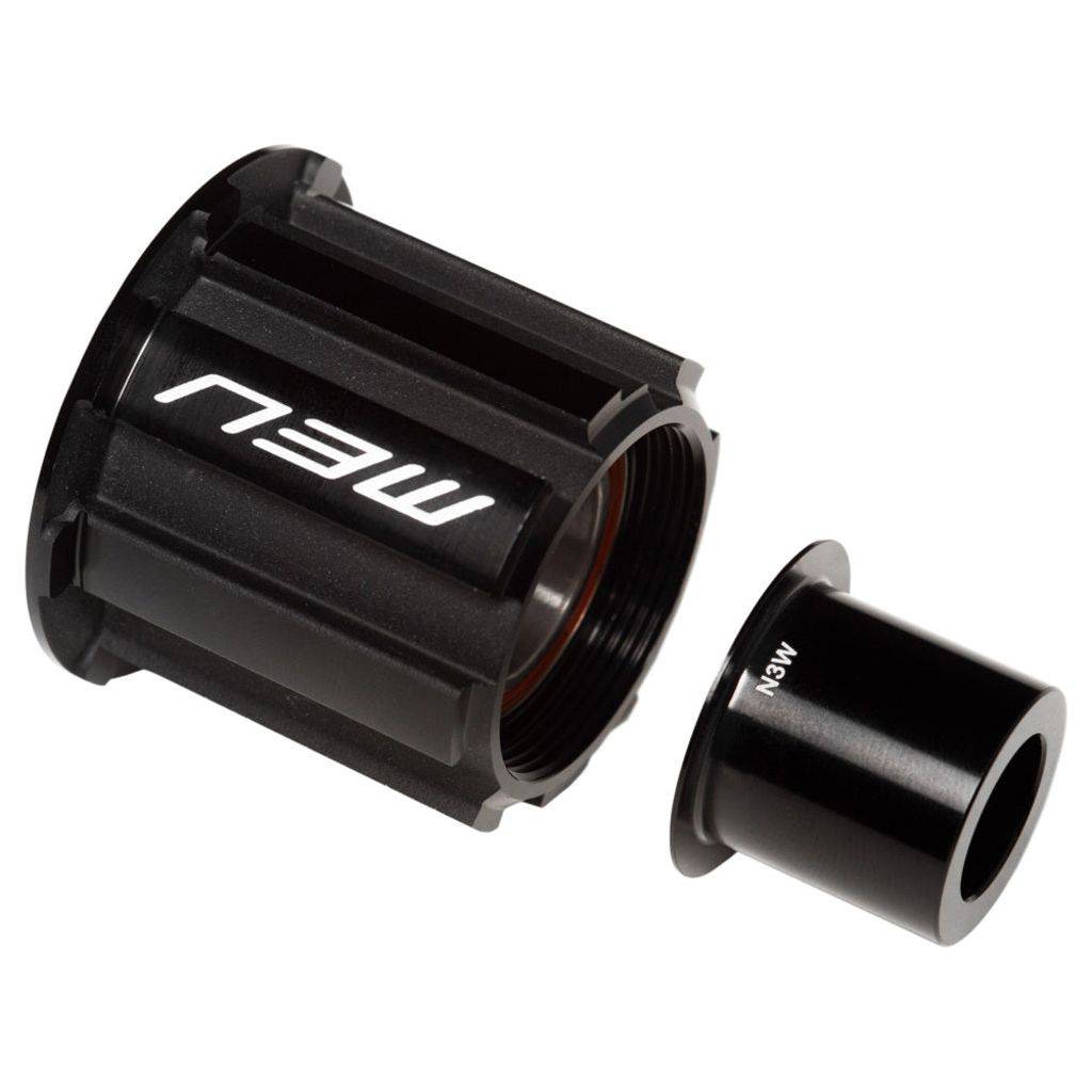 DT Swiss Naafd Body Kit Ratchet Ca13 N3W 142/12, zilverkleurige naafonderdelen voor fietsnaaf, zichtbaar in close-up.