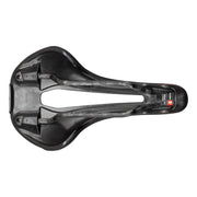 Zwart Selle Italia Flite Boost Kit Carbonio Superflow racefiets- en MTB-zadel met carbonio en S3-ontwerp, zichtbaar op de afbeelding.
