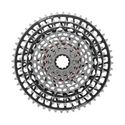 Zwarte Sram XS1299 T A1 12-speed cassette met 10-52T voor mountainbikes, zichtbaar op de afbeelding.