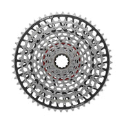 Zwarte Sram XS1297 T A1 12-speed cassette met 10-52T voor mountainbikes, zichtbaar op de afbeelding.