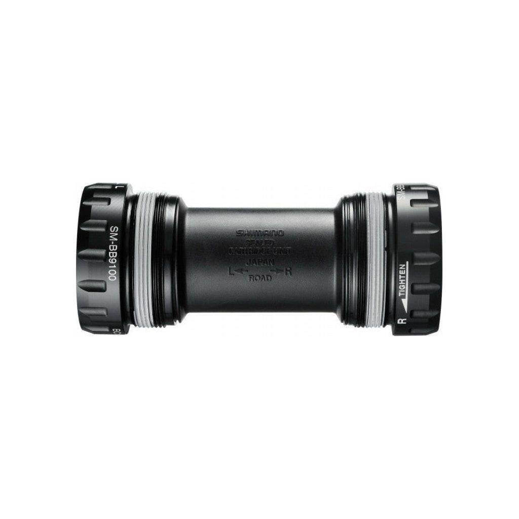 Shimano BB-R9100 trapas 68 mm BSA voor fiets, close-up van de trapas met merklogo en metalen onderdelen